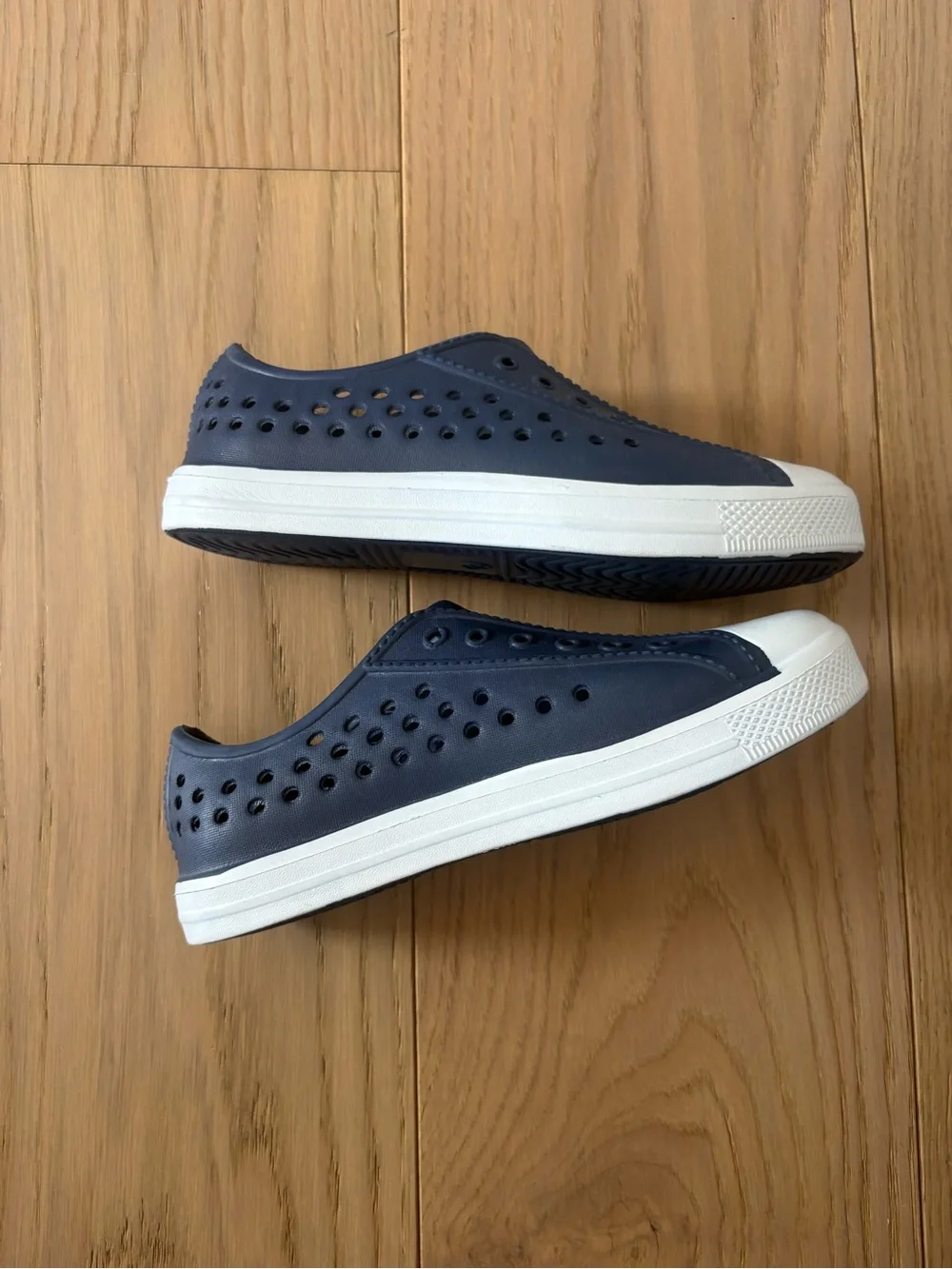 Okilol perforated water shoe - size 12